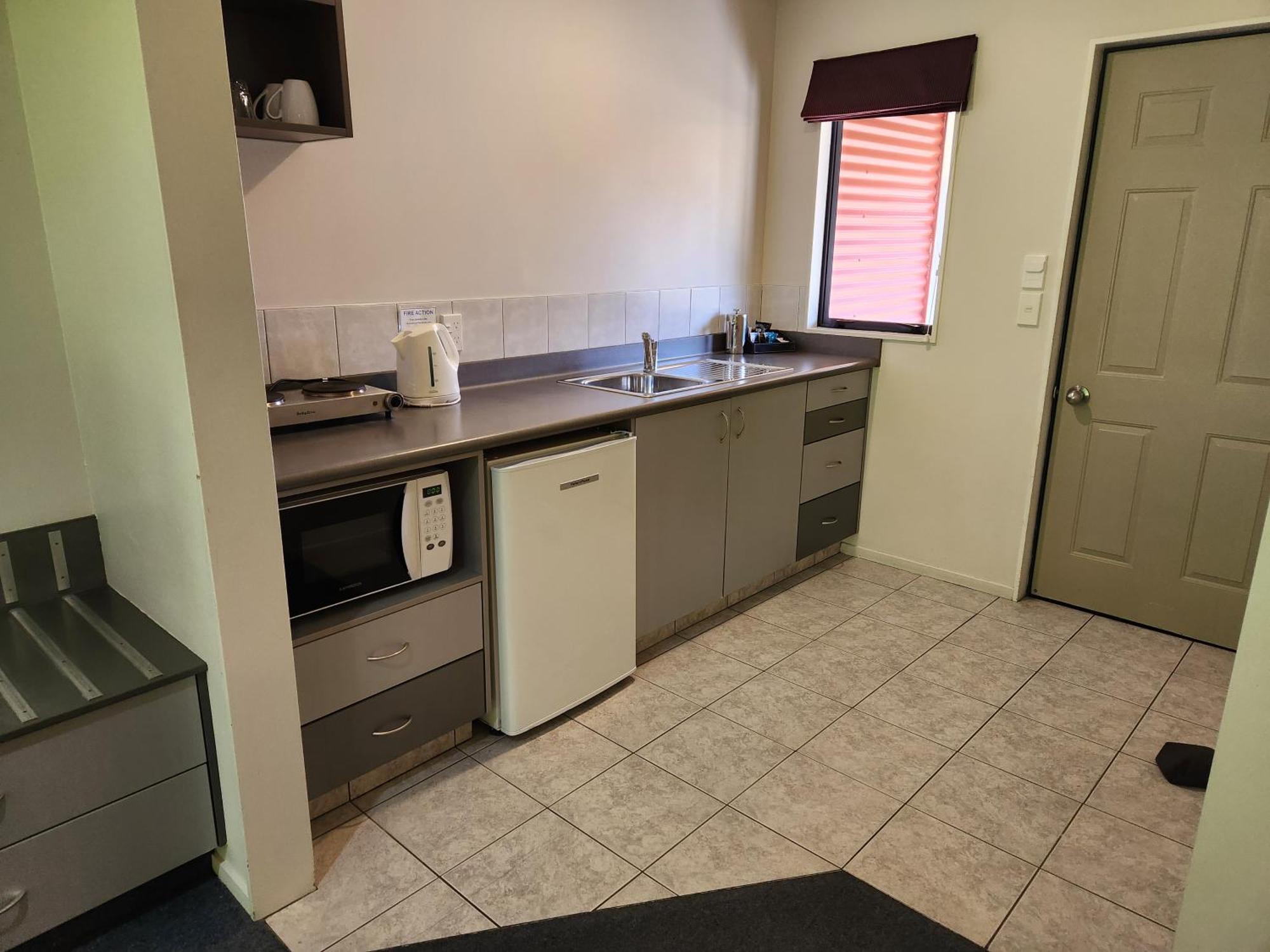 Asure Oak Estate Motor Motel 4*