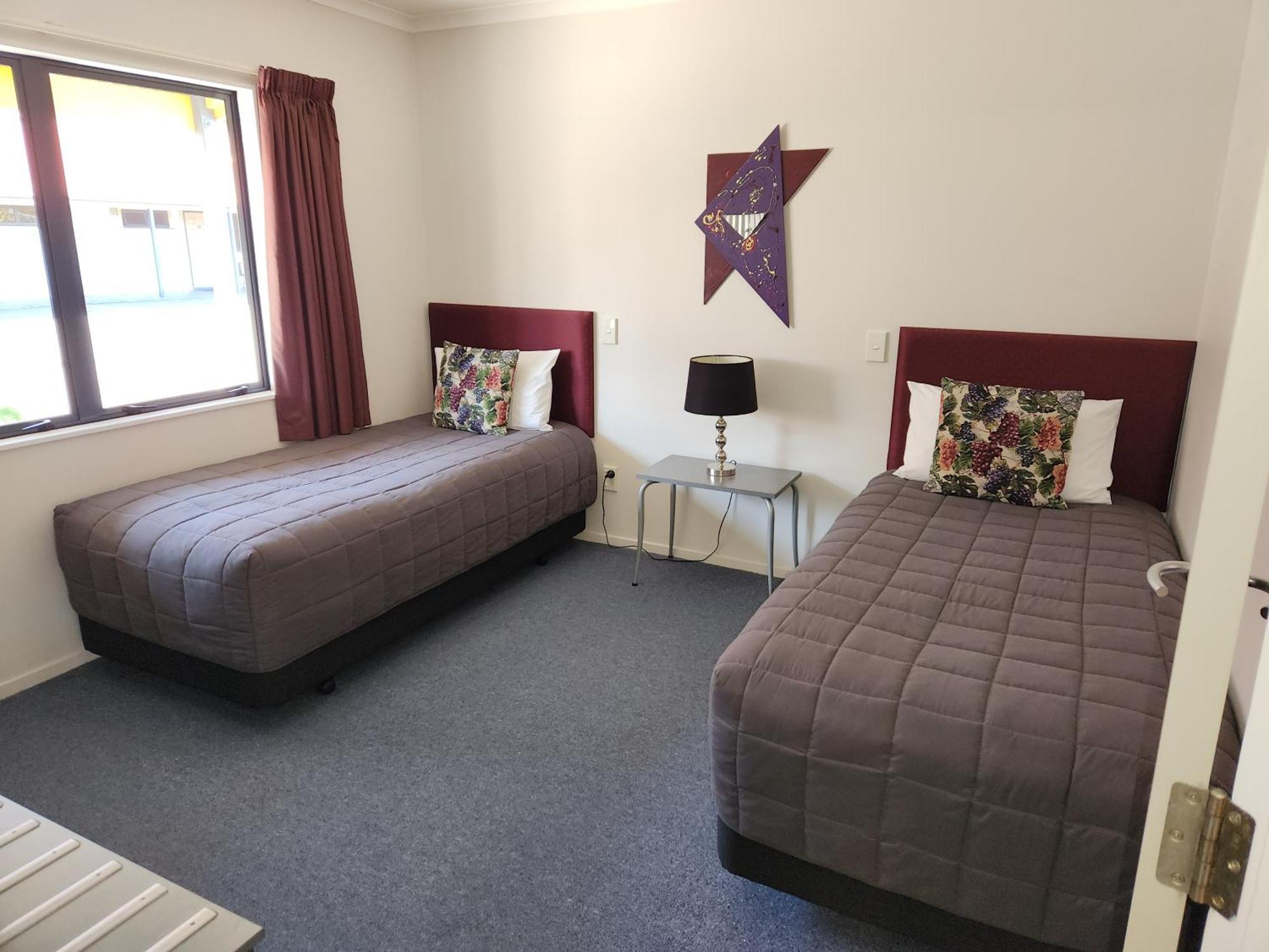 Asure Oak Estate Motor 4*
