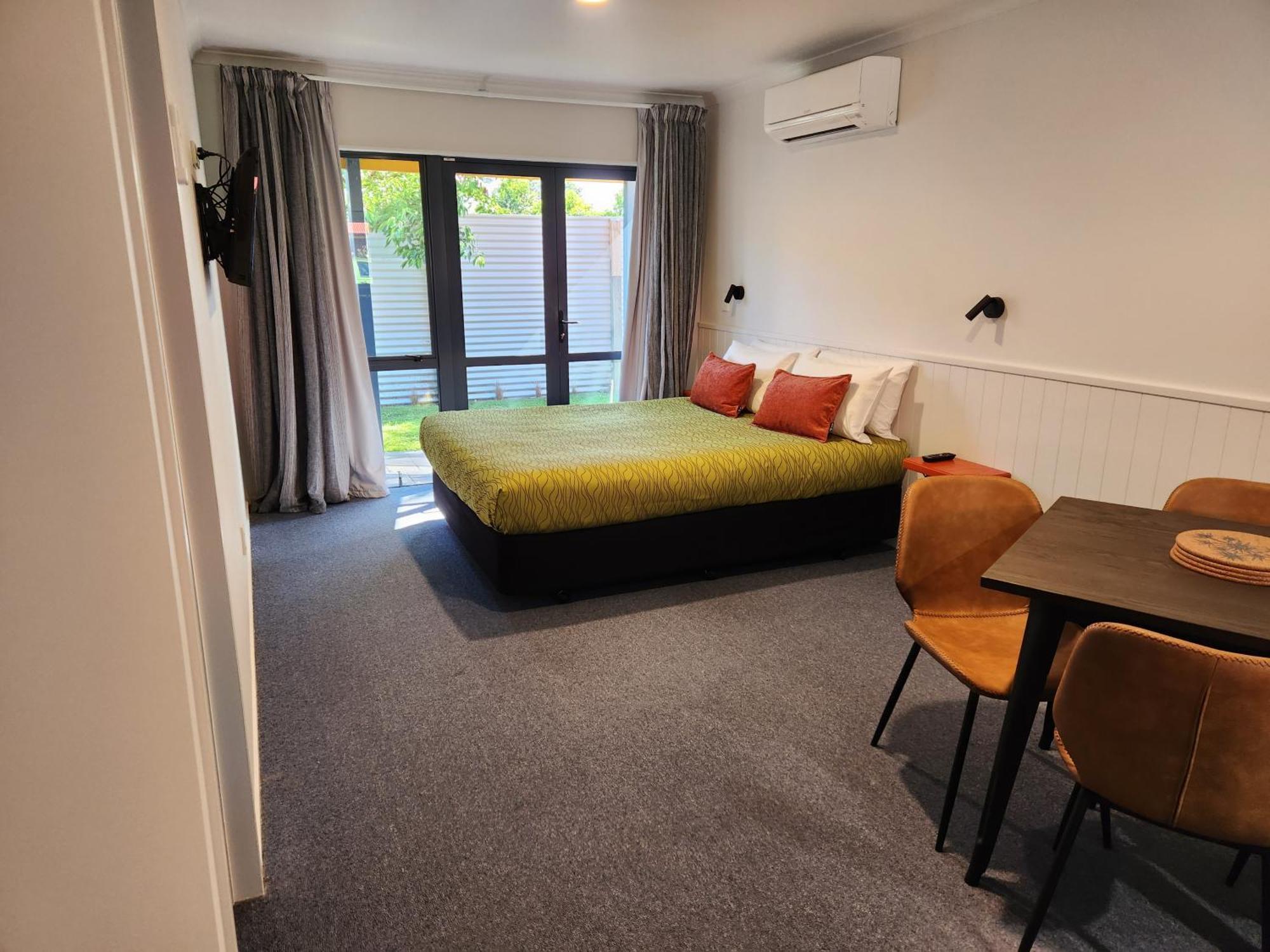 Asure Oak Estate Motor 4* Greytown