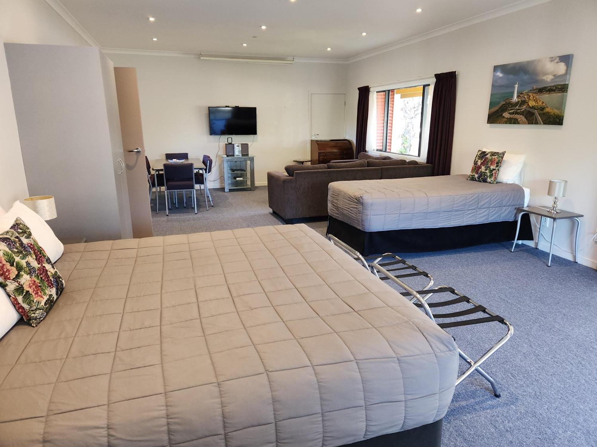 Asure Oak Estate Motor Motel 4*