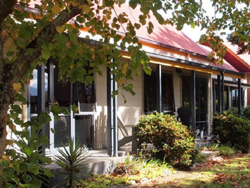 Asure Oak Estate Motor Motel 4*