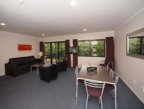 Asure Oak Estate Motor Motel 4*